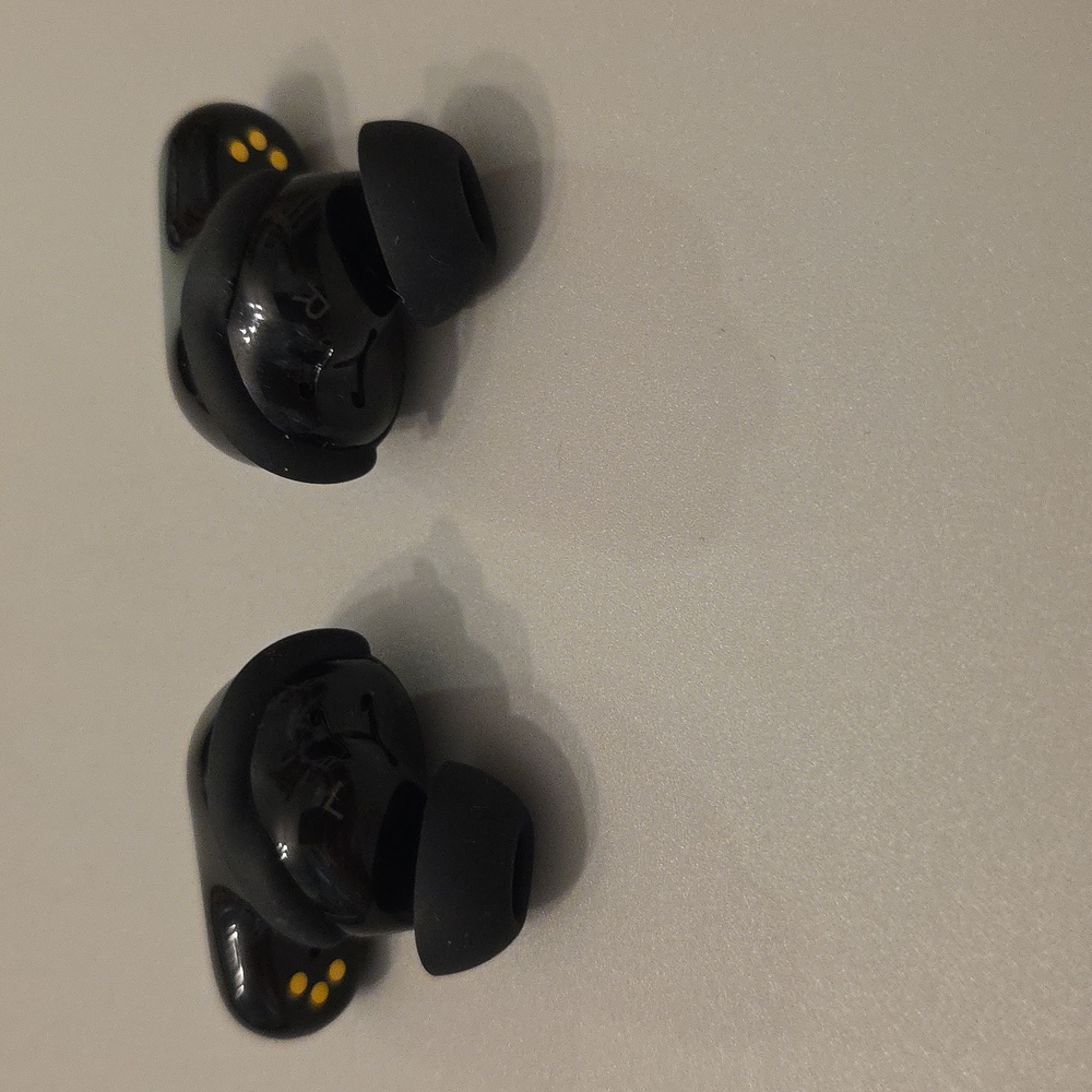 Bose QuietComfort  Black Wireless Earbuds(Read Description) - Picture 3 of 5